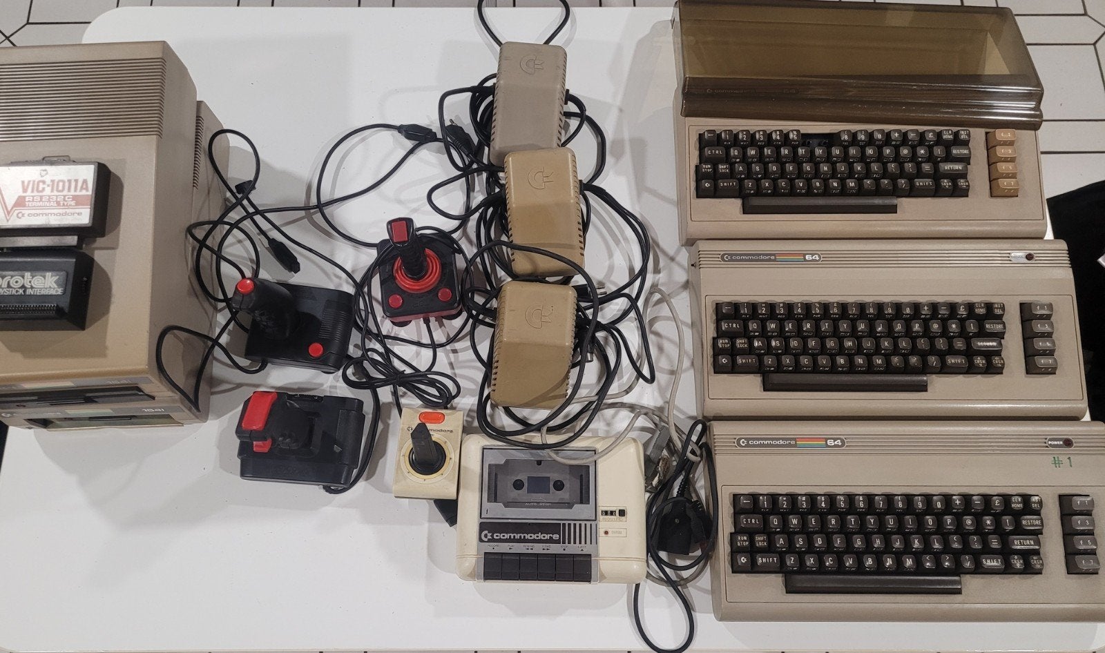 Très beau lot Commodore 64, Informatique & Logiciels, Enlèvement