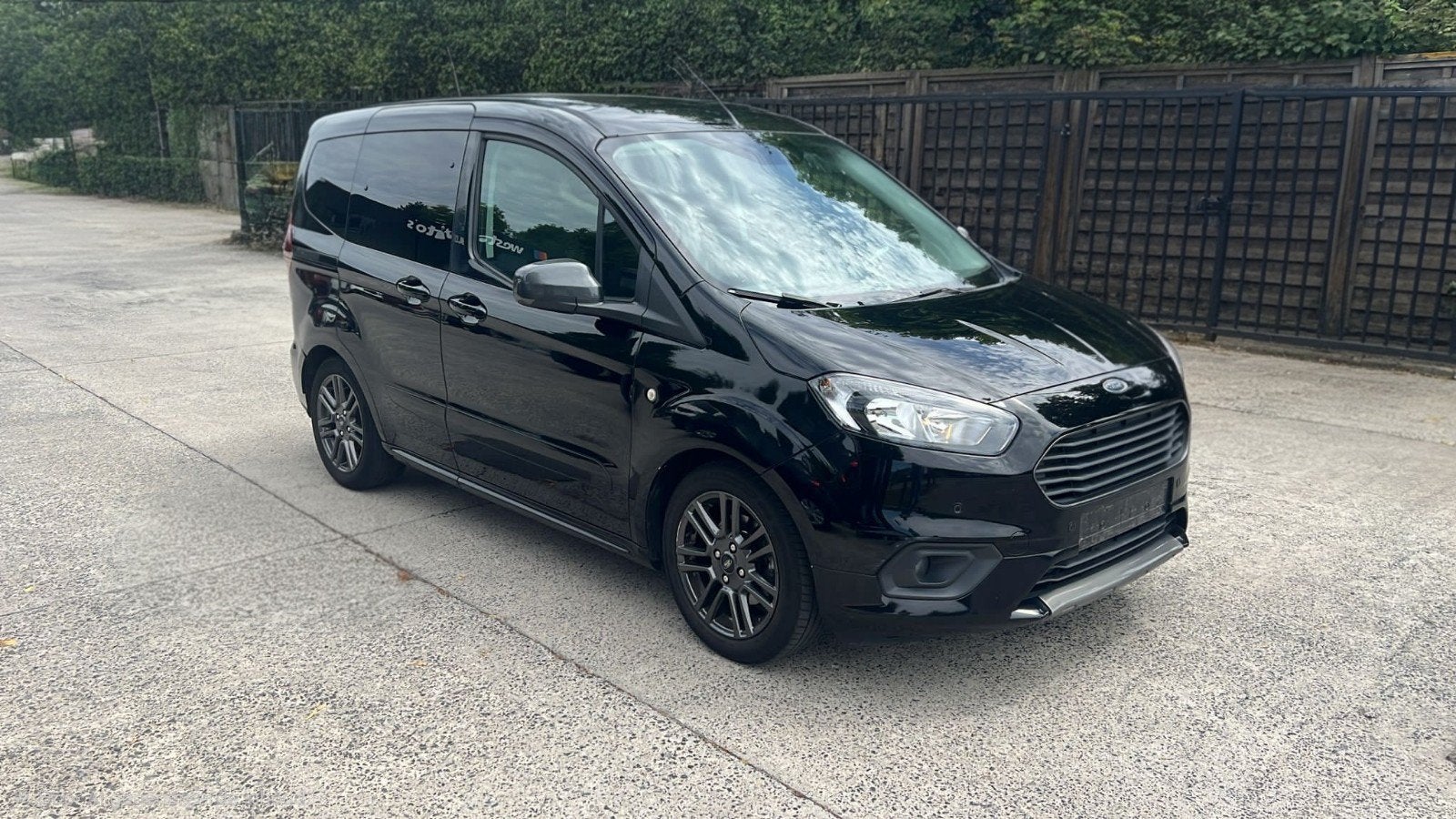 Ford Tourneo Courier *1.0 essence*, Autos, Ford, Cuir et Alcantara, Achat, Entreprise, Boîte manuelle