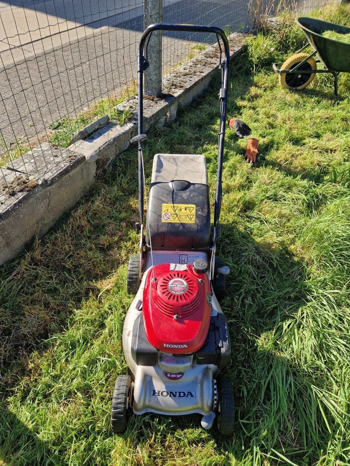 Honda grasmaaier hrg415c3 geen zelftrekker, Tuin en Terras, Ophalen, Gebruikt, Benzine-grasmaaier, Honda.