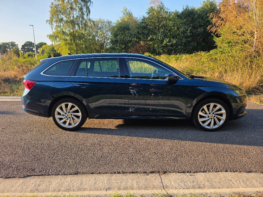 Skoda octavia iv, Autos, Skoda, Commande vocale, Euro 5, Achat, Noir