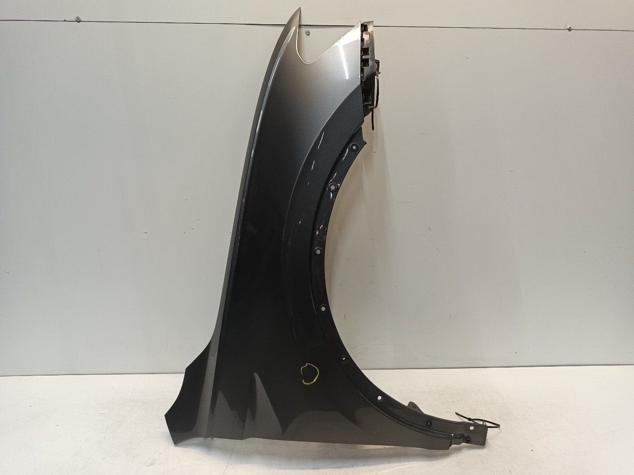 Spatbord rechts voor Volkswagen Tiguan, Onderdelen@venauto.nl, Van der Ven Autorecycling B.V., Gebruikt, Ettenseweg 76, 4706 PB Roosendaal, The Netherlands