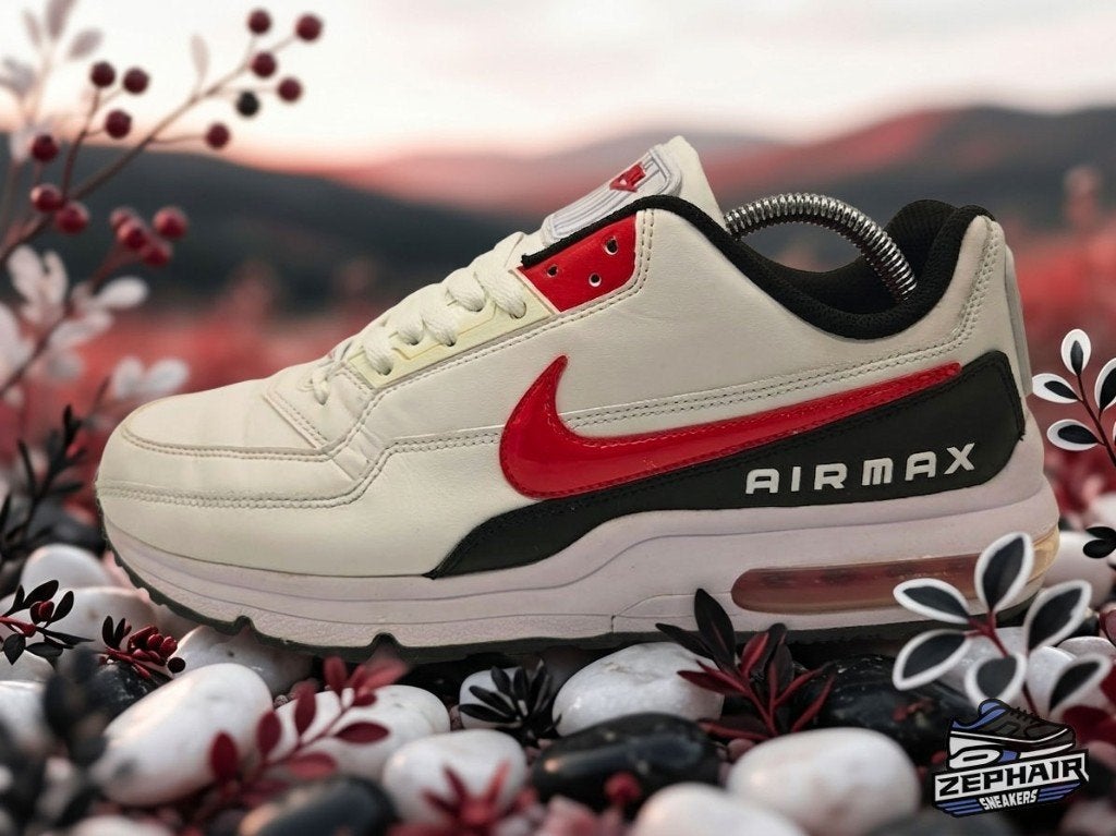 Nike Air Max LTD 'White/University Red' EU44.5 2023, Kleding | Heren, Schoenen, Gedragen, Sneakers, Wit, Verzenden