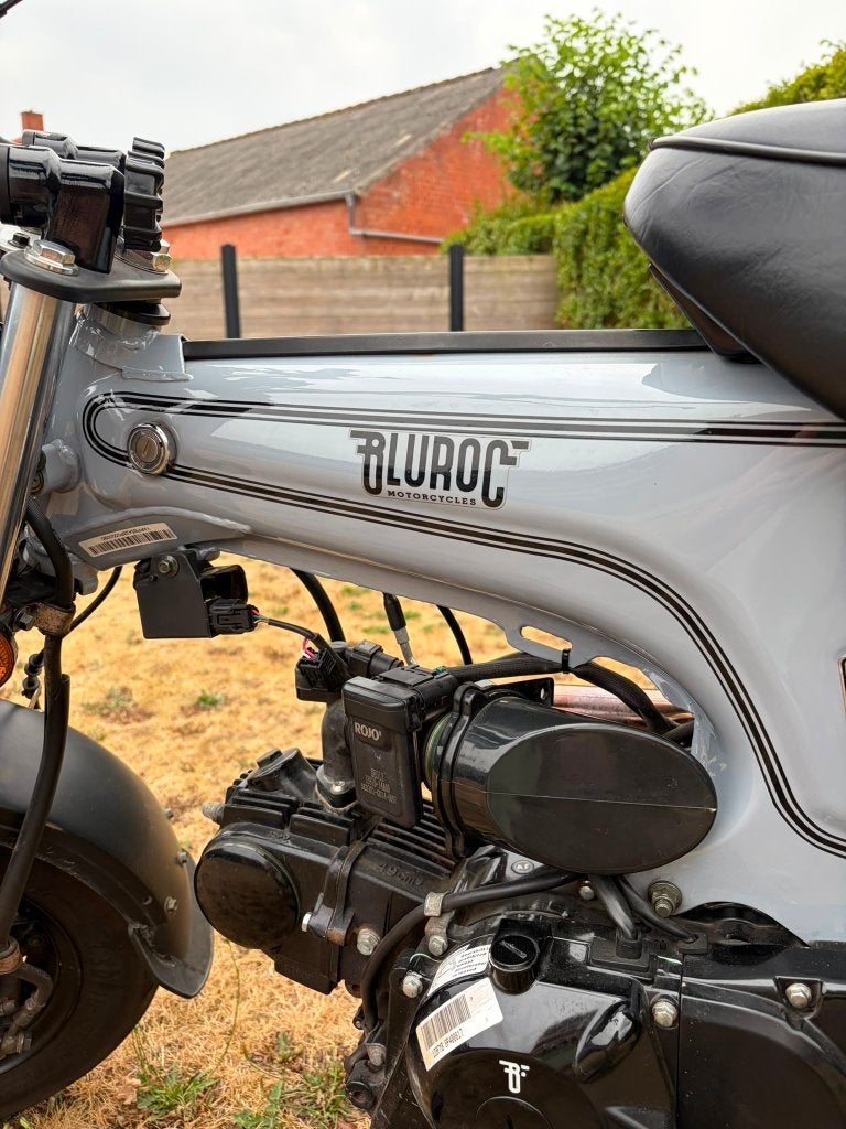 Bluroc DAX 50 cc, Fietsen en Brommers, Ophalen, Overige modellen, Klasse B (45 km/u), Zo goed als nieuw