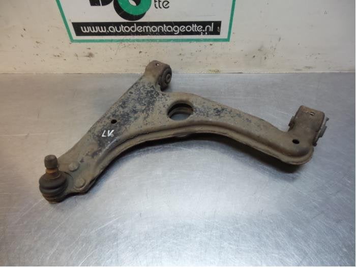 Draagarm links-voor van een Opel Zafira B (Zafira B 05-), Gebruikt, -, -, Opel