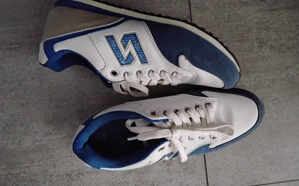 mooie wit/azuurblauwe sneakers KALASITY maat 38/39, Kleding | Dames, Ophalen, Zo goed als nieuw, Wit, Sneakers