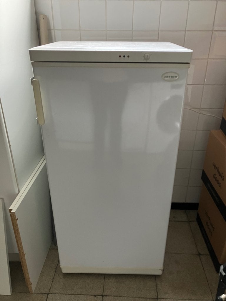 gratis diepvries ZANKER, Gebruikt, 120 tot 140 cm, Ophalen, Vrieskast