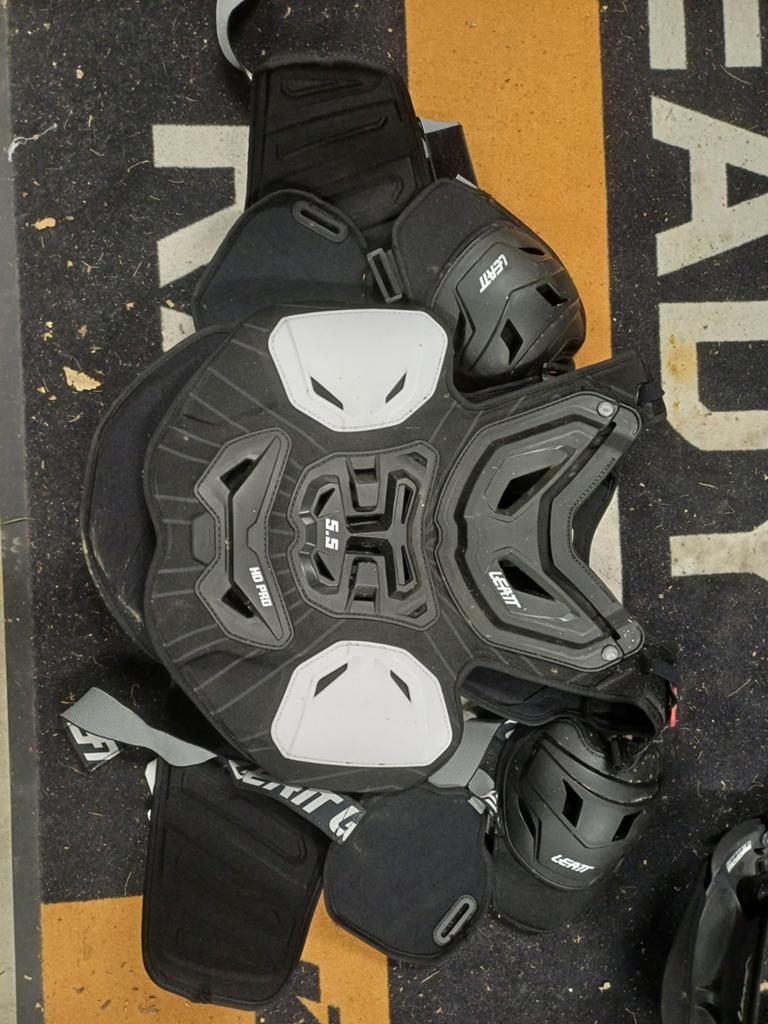 Leatt 5.5 hd pro harnas, Motoren, Kleding | Motorkleding, Ophalen, Tweedehands, Motorcrosskleding, Leatt