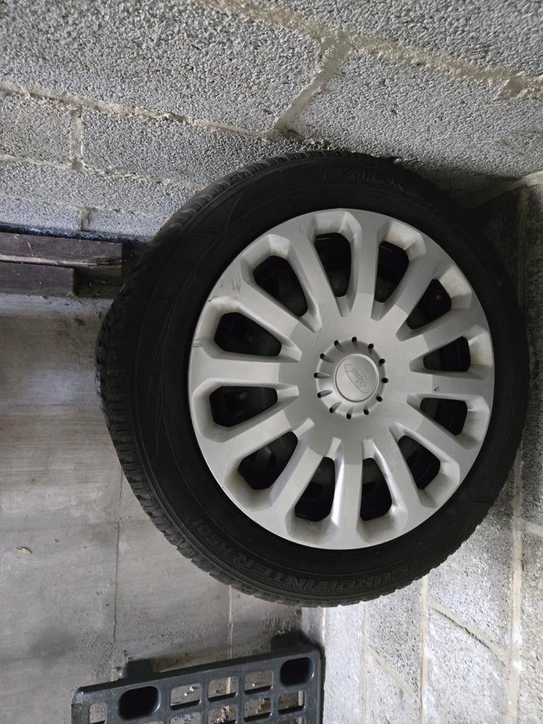 4 jantes avec pneus Ford, Autos : Pièces & Accessoires, 15 pouces, Pneus et Jantes, Pneus hiver, Véhicule de tourisme