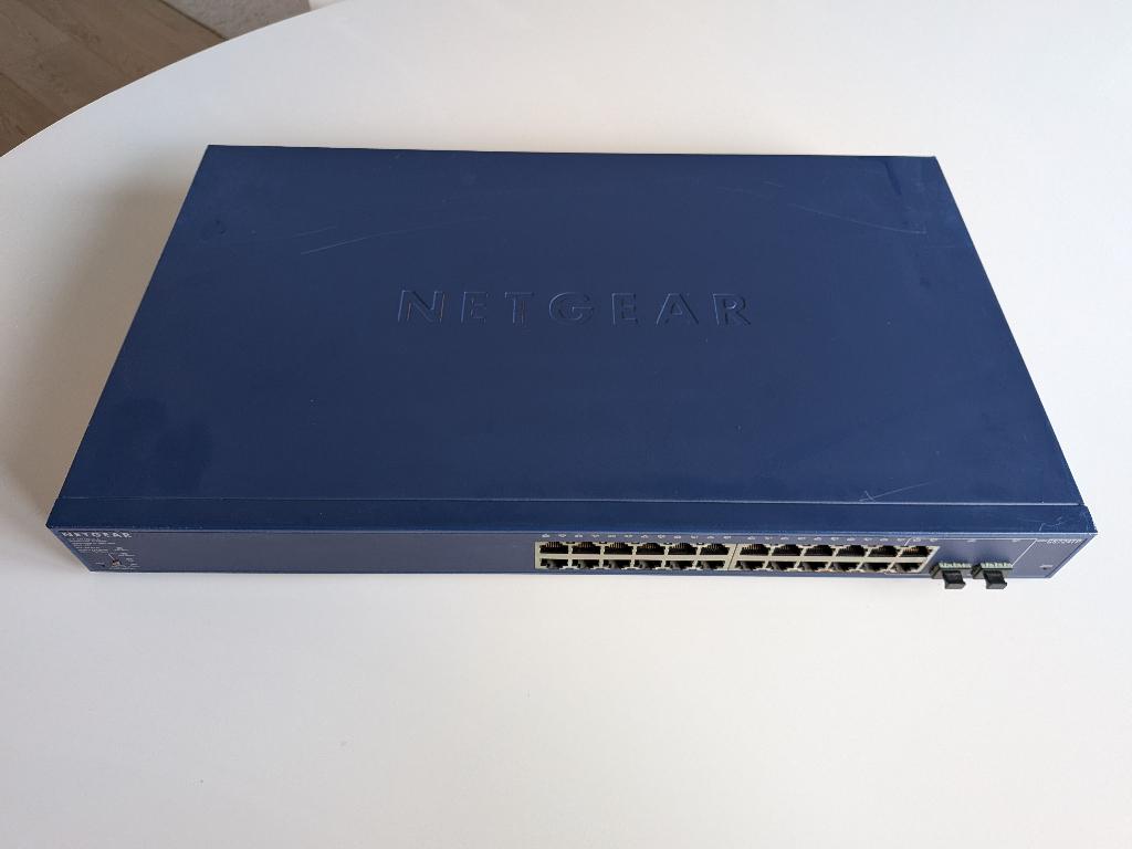 Netgear GS724TP 24 poorts gigabit switch met PoE, Ophalen of Verzenden, Gebruikt