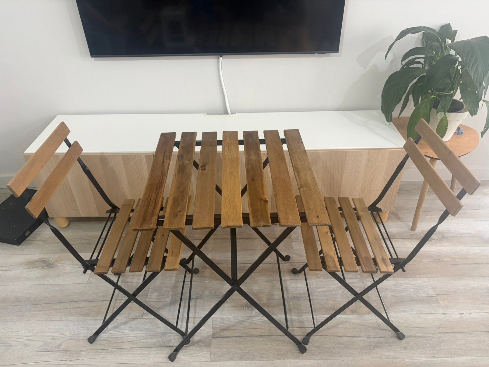 2 stoelen en tafel, Ophalen, Zo goed als nieuw