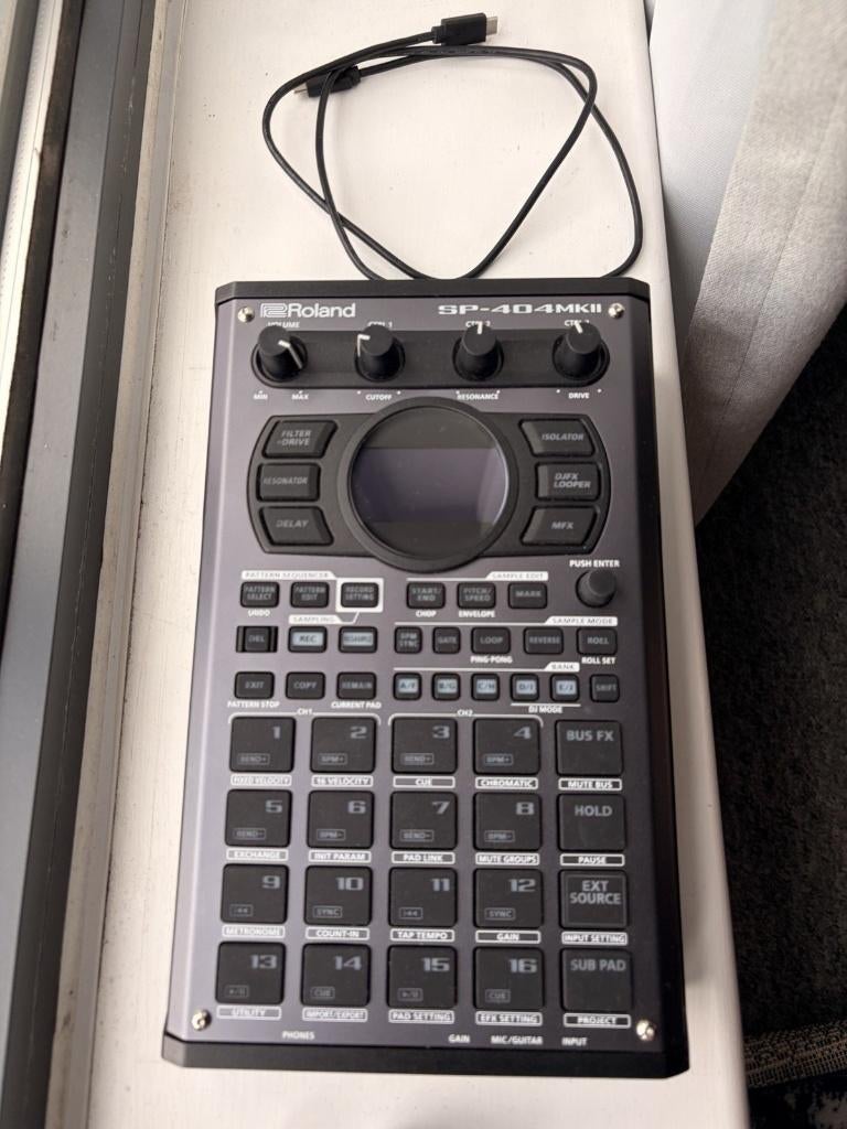 Sampleur et appareil d'effets Roland SP-404MKII, Musique & Instruments, Enlèvement ou Envoi, Comme neuf