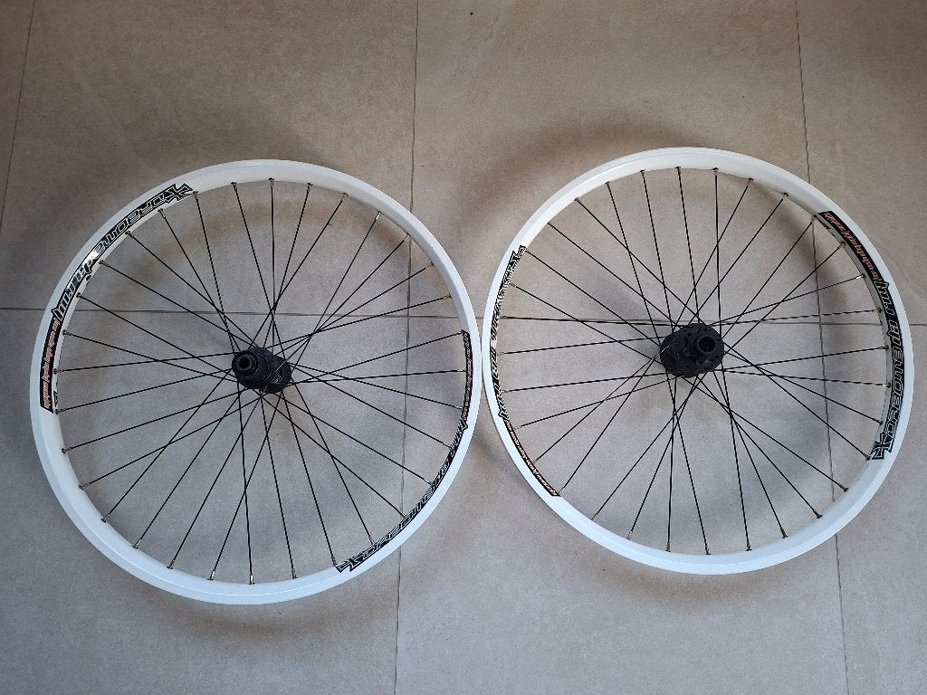 Downhill wielset 26" DaBomb/Formula/Shimano, NIEUW, Fietsen en Brommers, Fietsonderdelen, Nieuw, Wiel, Mountainbike, Ophalen of Verzenden