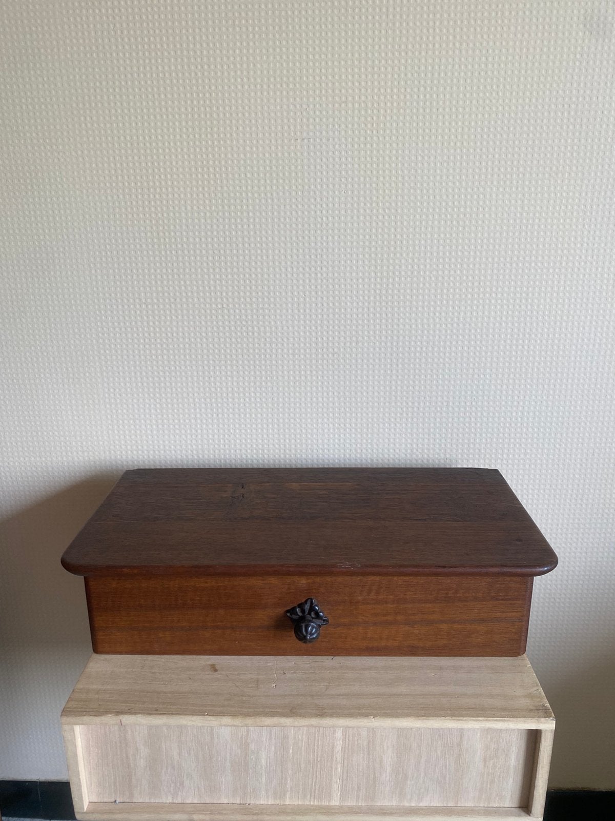 Étagère murale vintage avec tiroir., Antiquités & Art, Enlèvement ou Envoi
