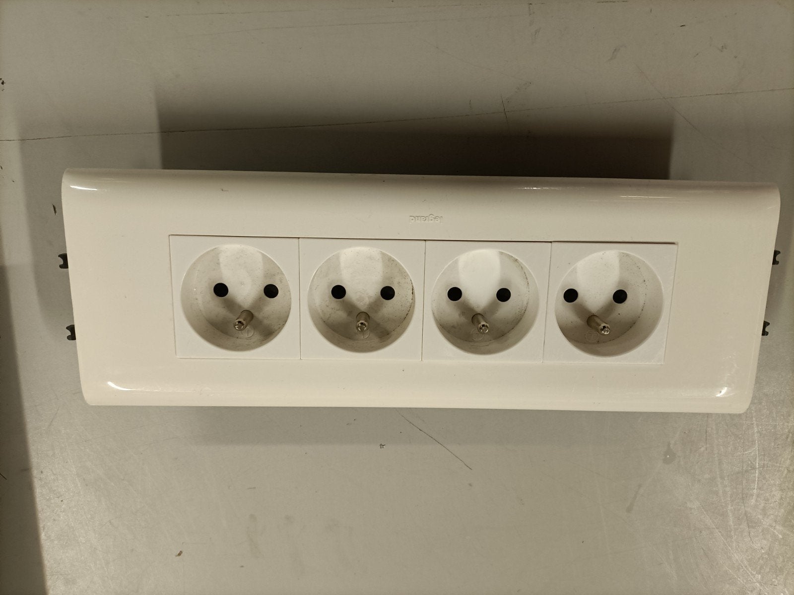 Stopcontacten Legrand, 4 vouwdige voor inbouw DLP  goot, Ophalen of Verzenden