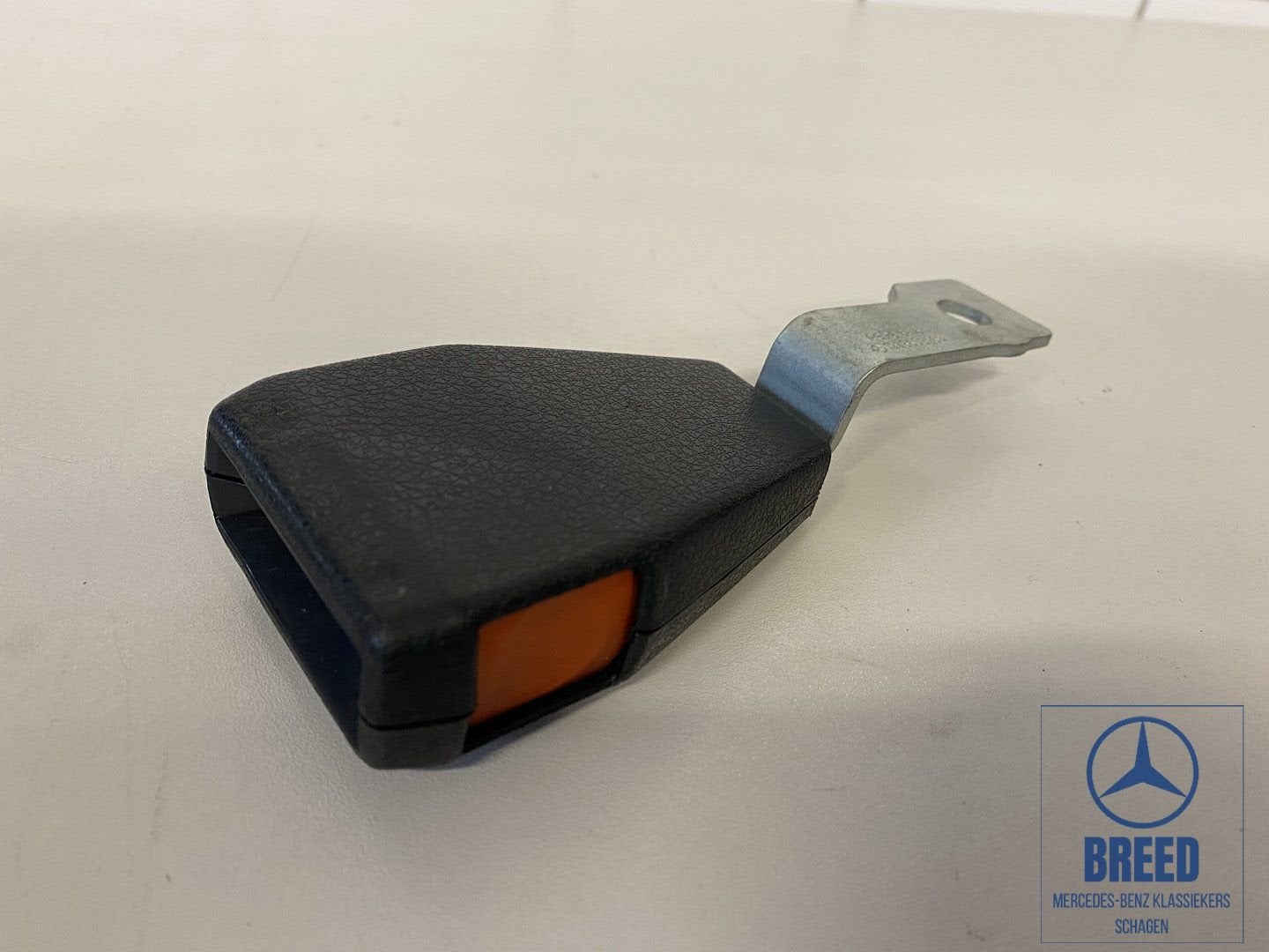 NOS gordelsluiting rechts voor Mercedes-Benz W116 W123, Auto-onderdelen, -, Nieuw, Ophalen of Verzenden, -