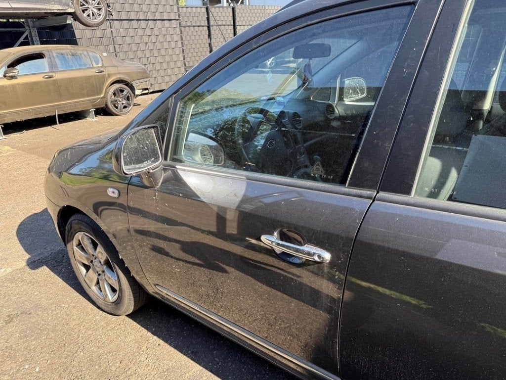 PORTIER LINKS VOOR Kia Carens III (FG) (|760031D010|), Deur, Theodor-Heuss-Allee 11
60486  Frankfurt am Main, DE, Kia Deutschland GmbH