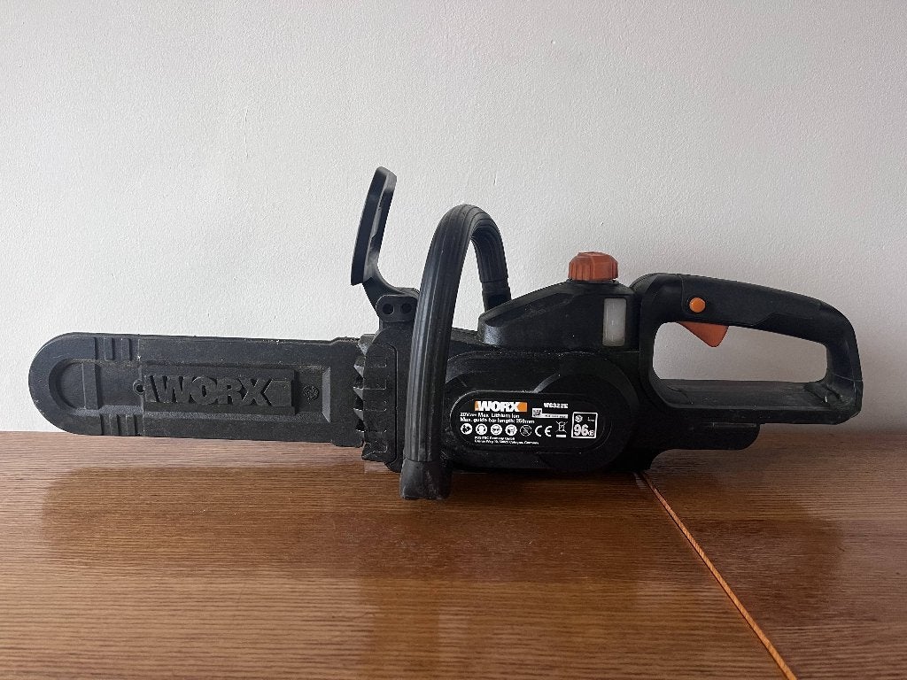 accu-kettingzaag Worx WG322E 20V met 2 accu's, Doe-het-zelf en Bouw, Ophalen, Gebruikt, Kettingzaag