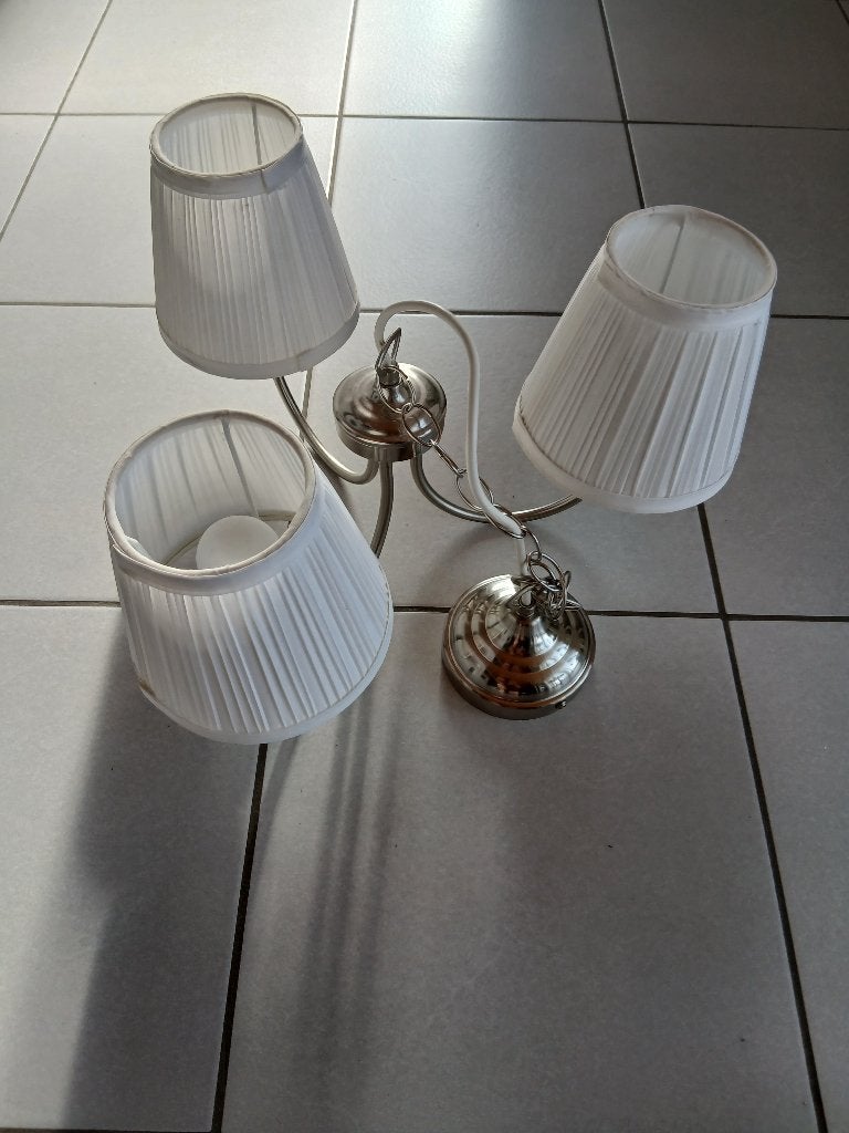 Lustre avec 3 points lumineux état impeccable, Maison & Meubles, Enlèvement, Neuf, Neutre.