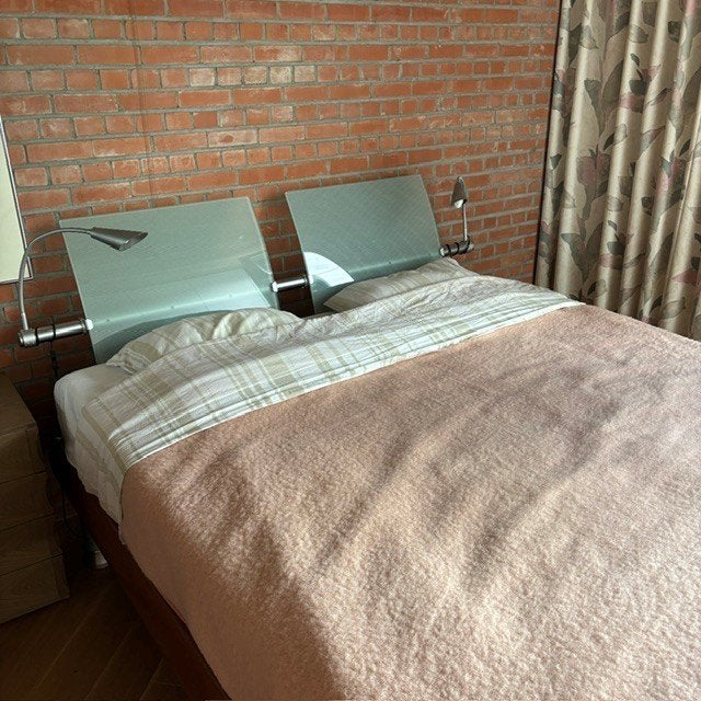 dubbelbed, 210 x 160 cm met goede lattenbodem + verlichting, Ophalen, Gebruikt, Modern, 160 cm