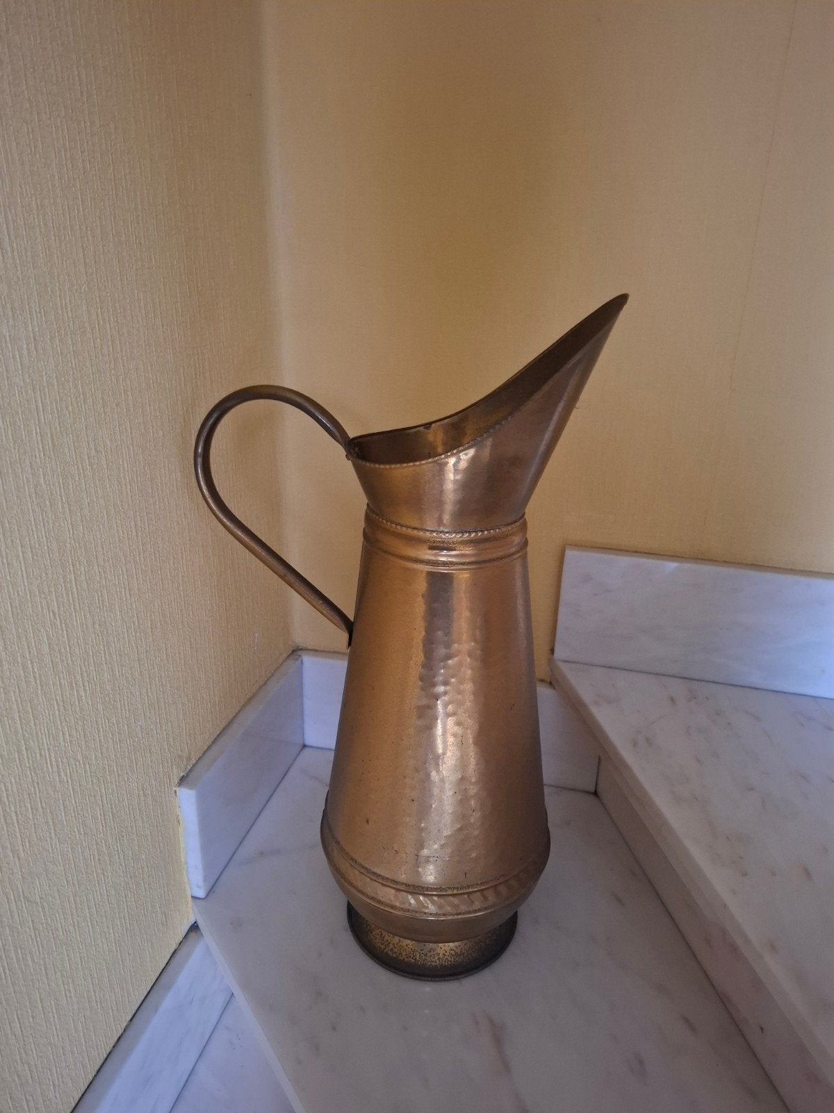 Cruche en cuivre, Enlèvement, Cuivre