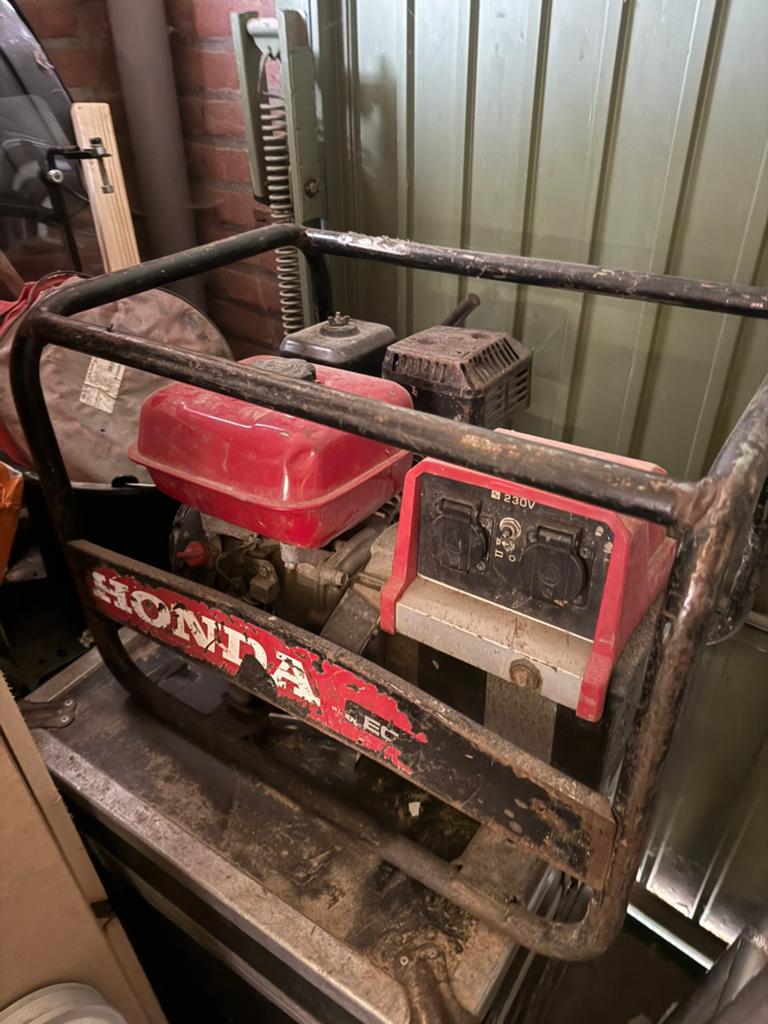 Orgenele Honda aggregaat 2500watt, Doe-het-zelf en Bouw, Aggregaten, Ophalen of Verzenden, Zo goed als nieuw