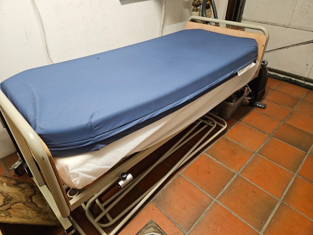 Lit médicalisé sur roulettes, Enlèvement, Comme neuf