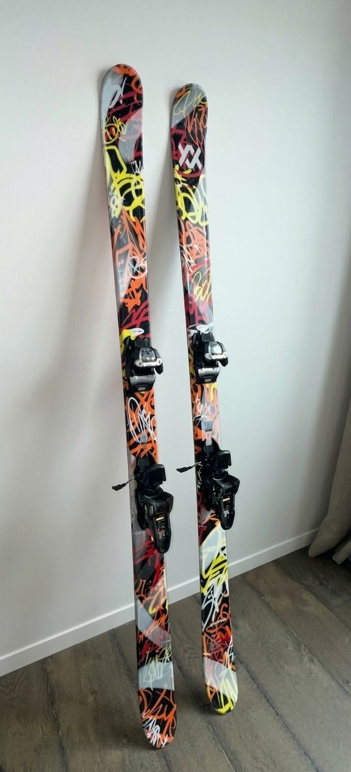 volkl revolt 81 skis, Sports & Fitness, Enlèvement ou Envoi, Ski