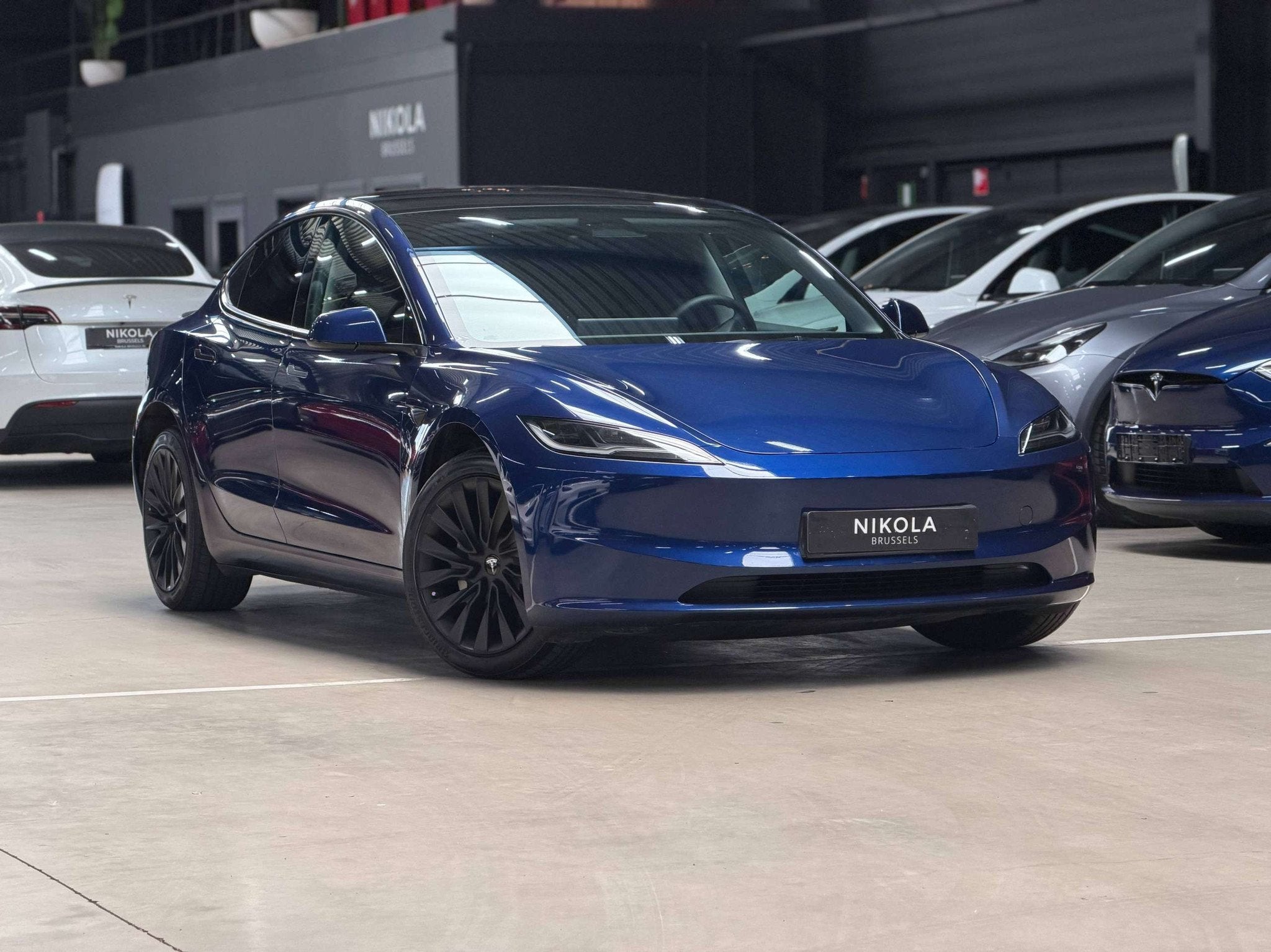 Tesla Model 3 REAR WHEEL DRIVE - AUTOPILOT - HIGHLAND PREMIU, Auto's, Tesla, Automaat, Achterwielaandrijving, Gebruikt, Zwart