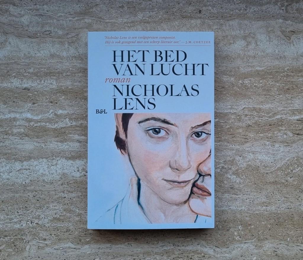 Het bed van lucht, roman van Nicholas Lens in de Provence, Livres, Romans, Neuf, Europe autre, Envoi