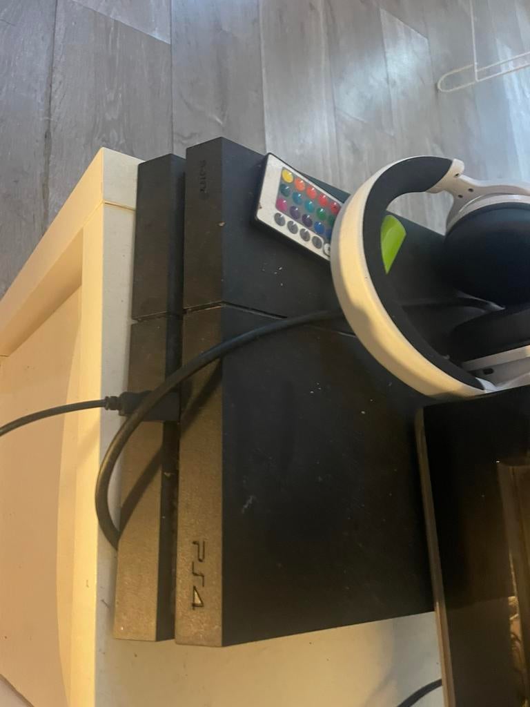 Ps4 1tb 1 controller, Games en Spelcomputers, Ophalen, Zo goed als nieuw