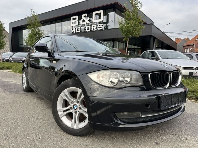 BMW Série 1 116i E87 Sporthatch zwart 3d 6vit goede opties, Auto's, 90 kW, Zwart, 4 cilinders, Zwart