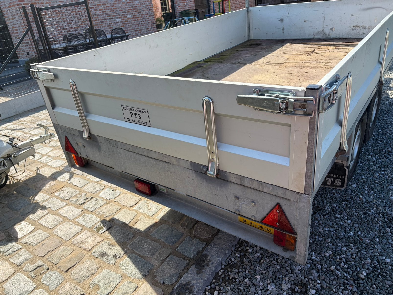 Syma aanhangwagen, Ophalen, Gebruikt