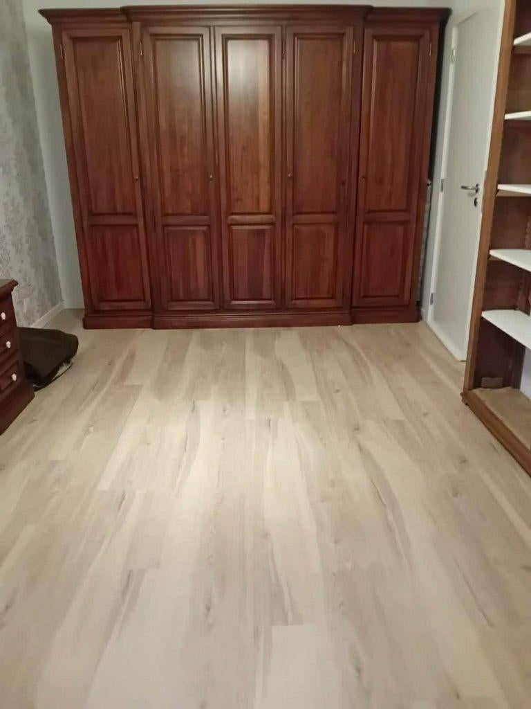 Garde-robe + 2 tables de nuit en acajou, Enlèvement