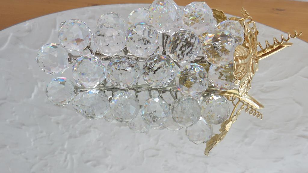 druiventros van zwarovski, Ophalen
