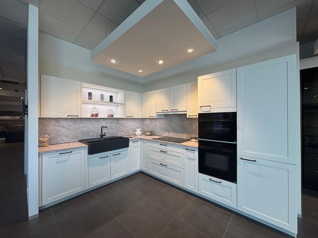 Toonzaal keuken - nieuw, Ophalen, Wit, Hoekkeuken, Nieuw