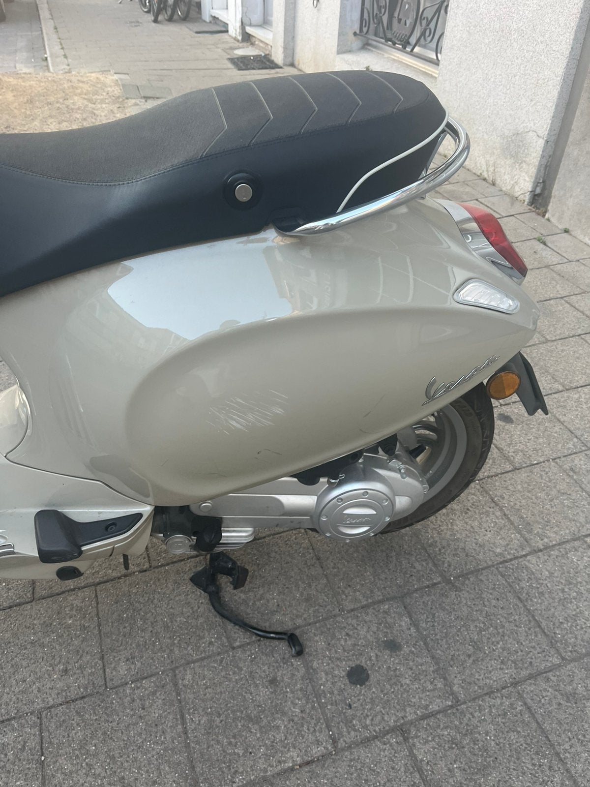 Vespa primavera 2026 schade, Fietsen en Brommers, Ophalen, Zo goed als nieuw