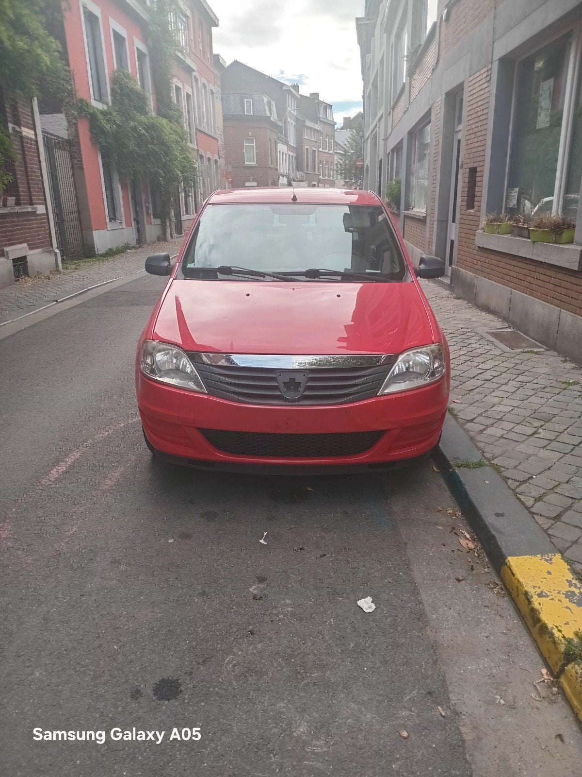 Dacia Logan 1.2i essence euro5, Autos, Rouge, Achat, Logan, 5 portes