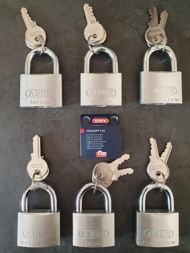 Nieuwe Titalium Abus hangsloten, Ophalen