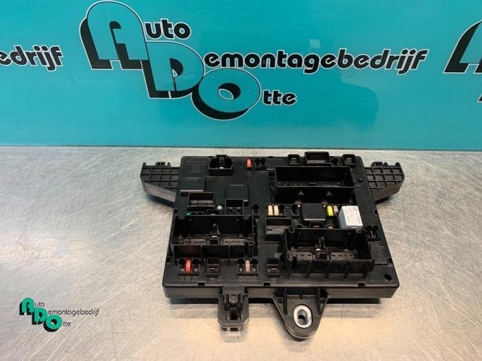 Boîte à fusibles d'un Opel Astra (Astra J 10-), -, Opel, 3 mois de garantie, Utilisé
