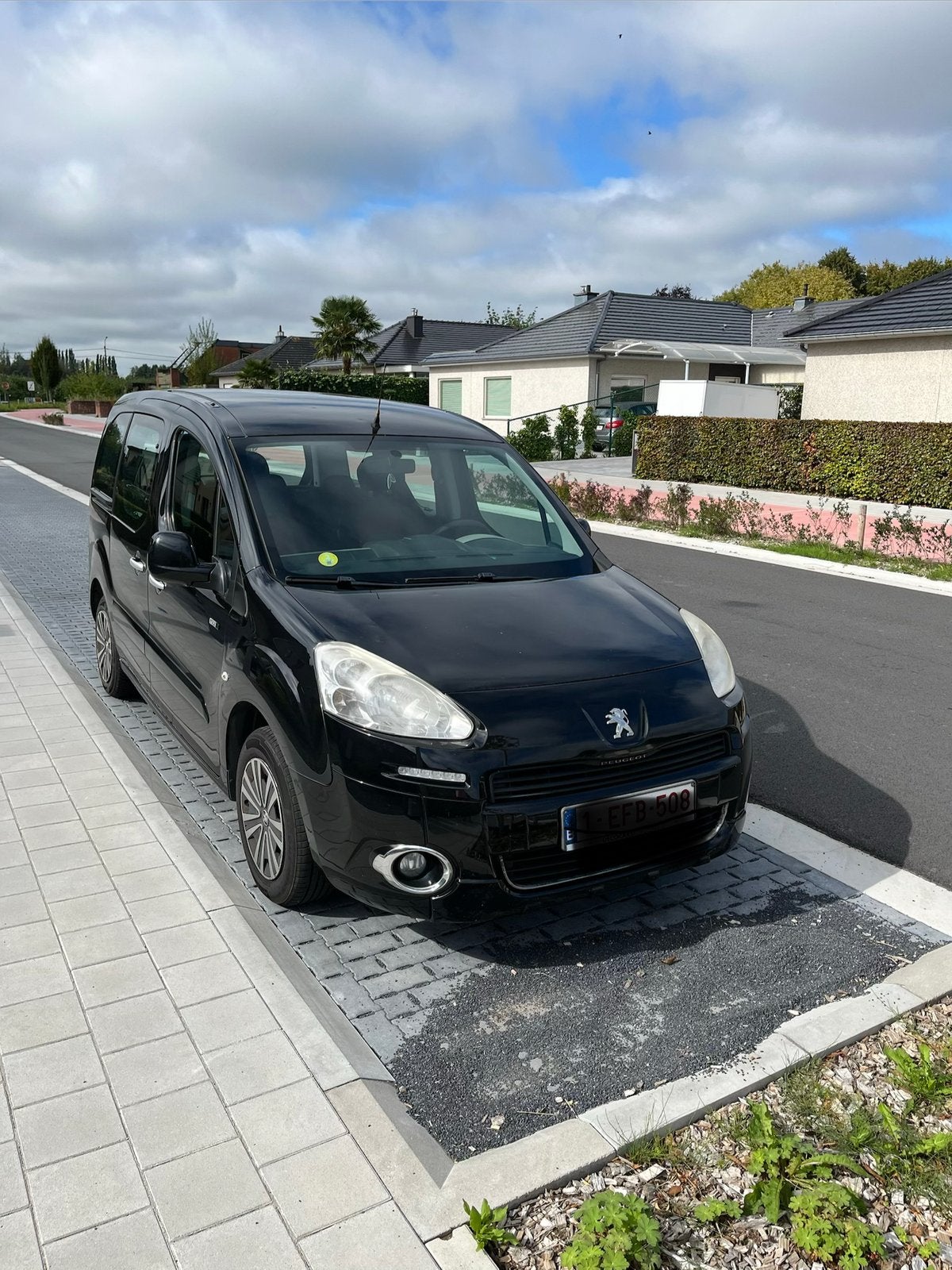 Peugeot partner met trekhaak 92 pk, Auto's, Euro 5, Zwart, Particulier, 1560 cc