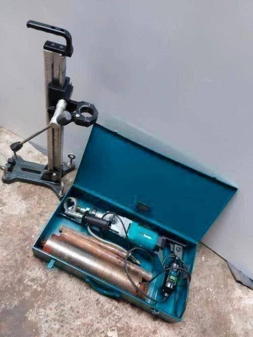 Foreuse diamantée Makita DBM131 W. + forets pour trépied, 600 watts ou plus, Comme neuf, Enlèvement, Mécanisme de percussion