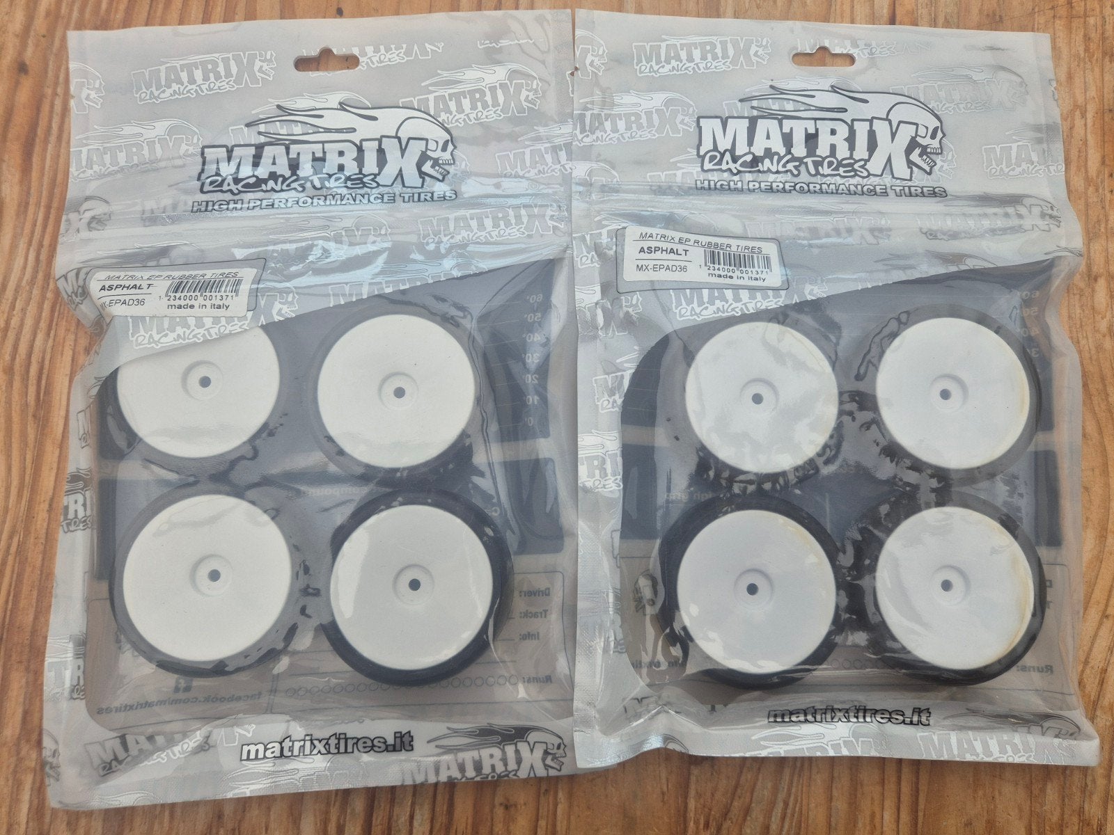 2 sets 1/10 Touring MATRIX-banden, Elektro, Nieuw, Ophalen of Verzenden, Schaal 1:10