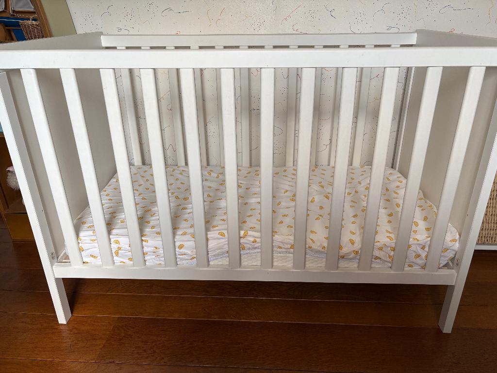 lit bébé + matelas, Matelas, Moins de 70 cm, Enlèvement, Utilisé