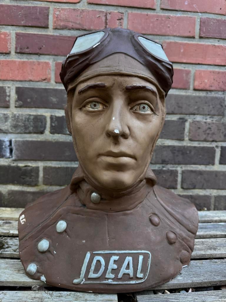 Mannenbuste voor reclame Jdeal autobrillen ca. 1930, Ophalen