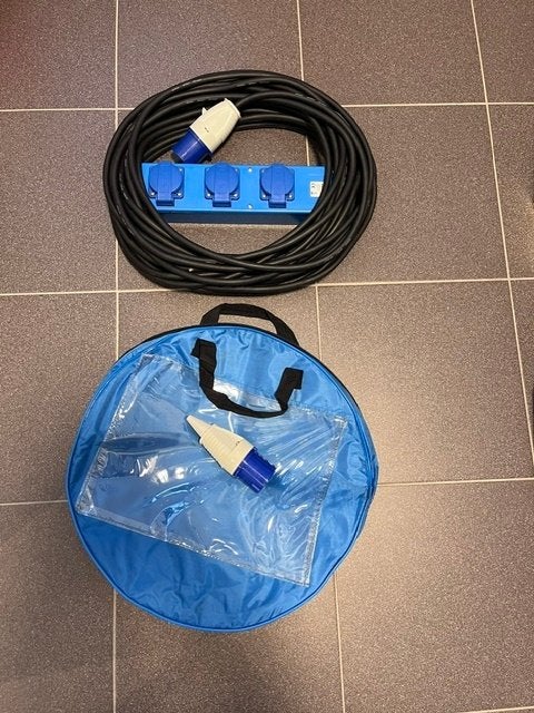 3-voudige CEE stekkerdoos - 18 meter in handige opbergtas, Enlèvement, Utilisé