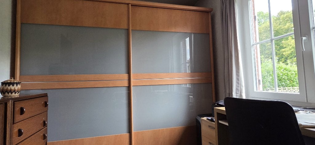 Tweedelige beukenhouten garderobe met schuifdeuren, Ophalen, Met deur(en), 200 cm of meer, Overige houtsoorten