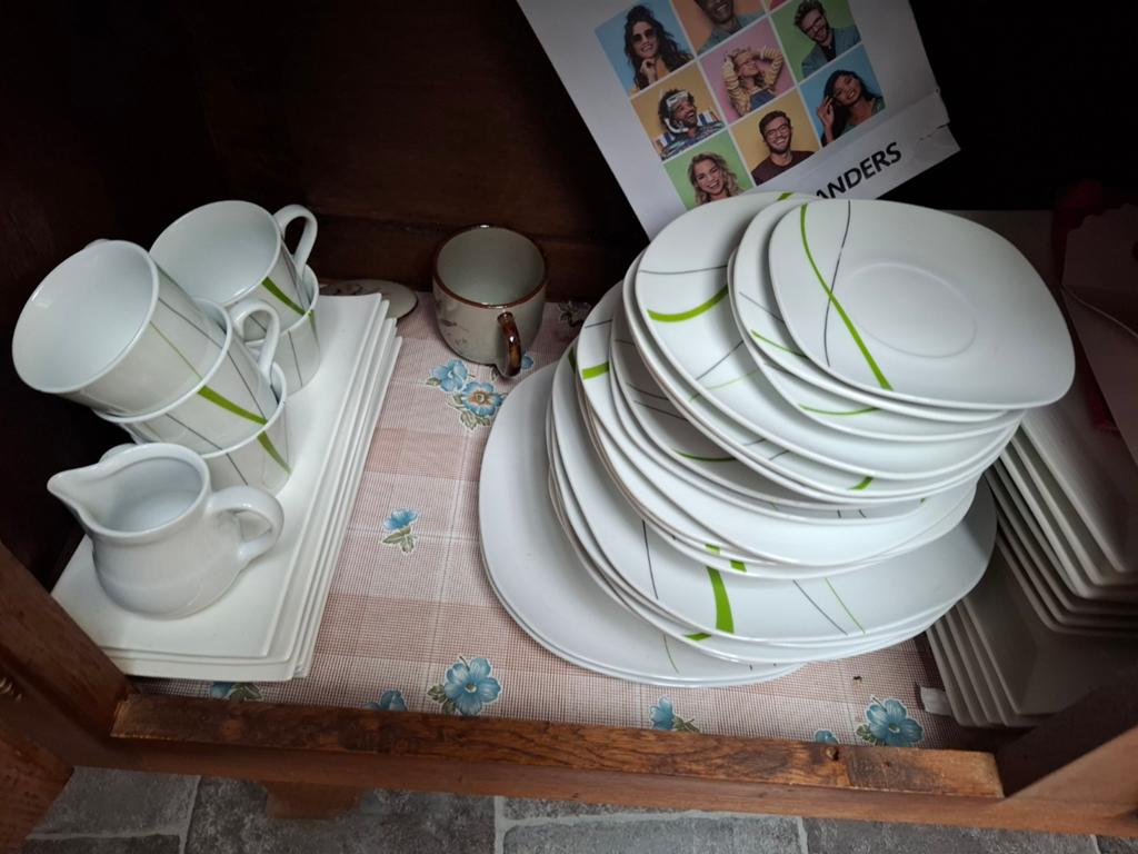 Servies, borden, kopjes, schotels, Ophalen