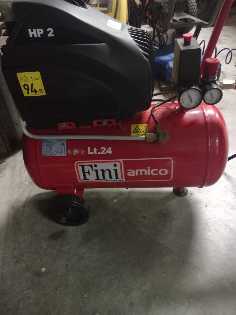 Compressor 24 L, Doe-het-zelf en Bouw, Ophalen, Zo goed als nieuw, Minder dan 200 liter/min, Minder dan 6 bar