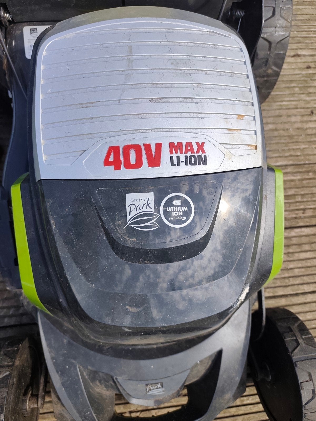 grasmachine op batterij,de batterij is wel stuk!!!! 25 euro, Ophalen of Verzenden