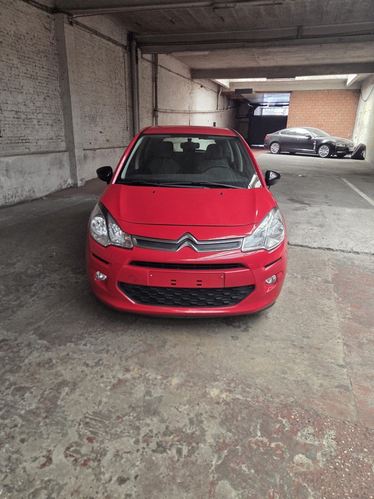 CITROËN C3 1.0 ESSENCE DE L'ÉDITION BELGE 2016 AVEC 94000 KM, Rouge, Achat, Euro 6, Noir